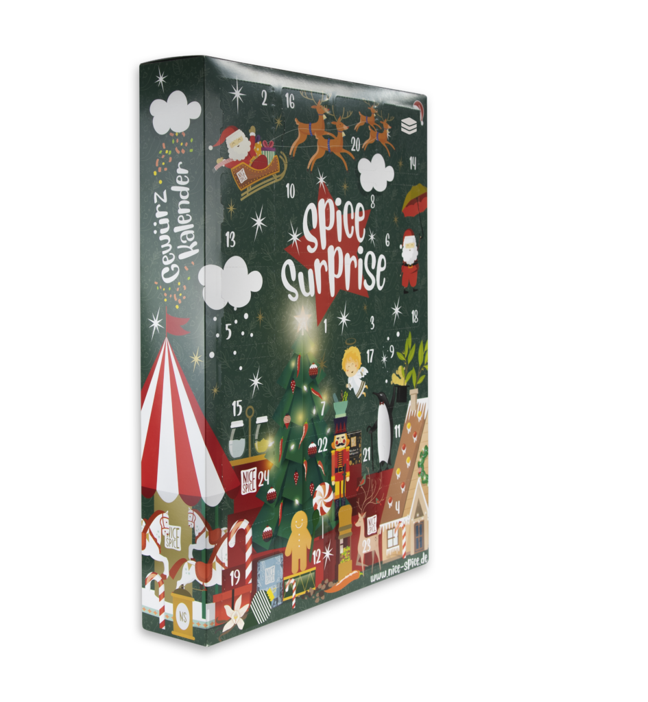 Frontal-schräge Ansicht eines grünen Gewürz-Adventskalenders. Text Spice surprise und weihnachtliche Illustrationen im Hintergrund